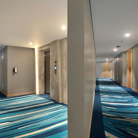 Holiday Inn Express Jakarta Wahid Hasyim By Ihg Екстериор снимка