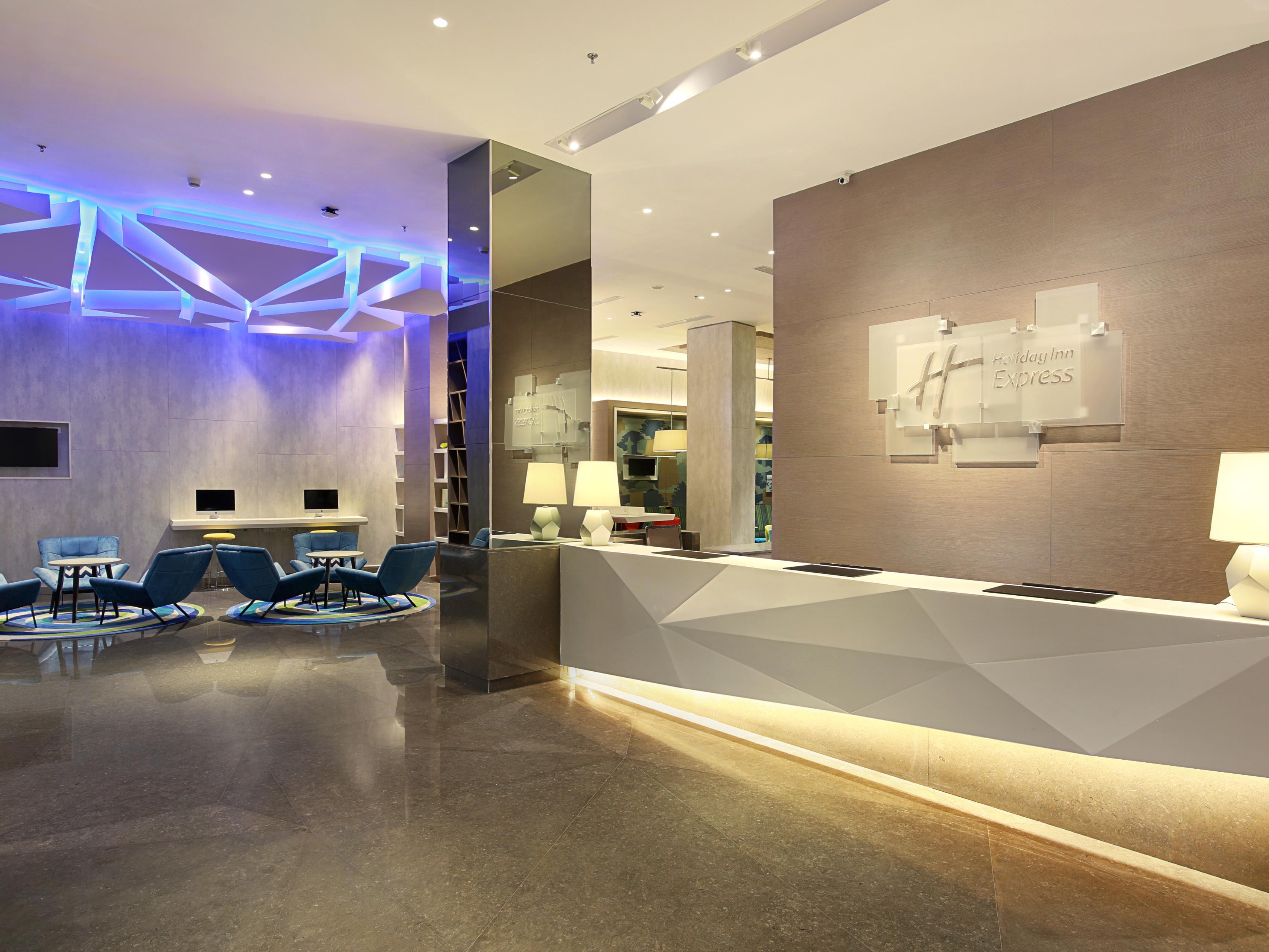 Holiday Inn Express Jakarta Wahid Hasyim By Ihg Екстериор снимка