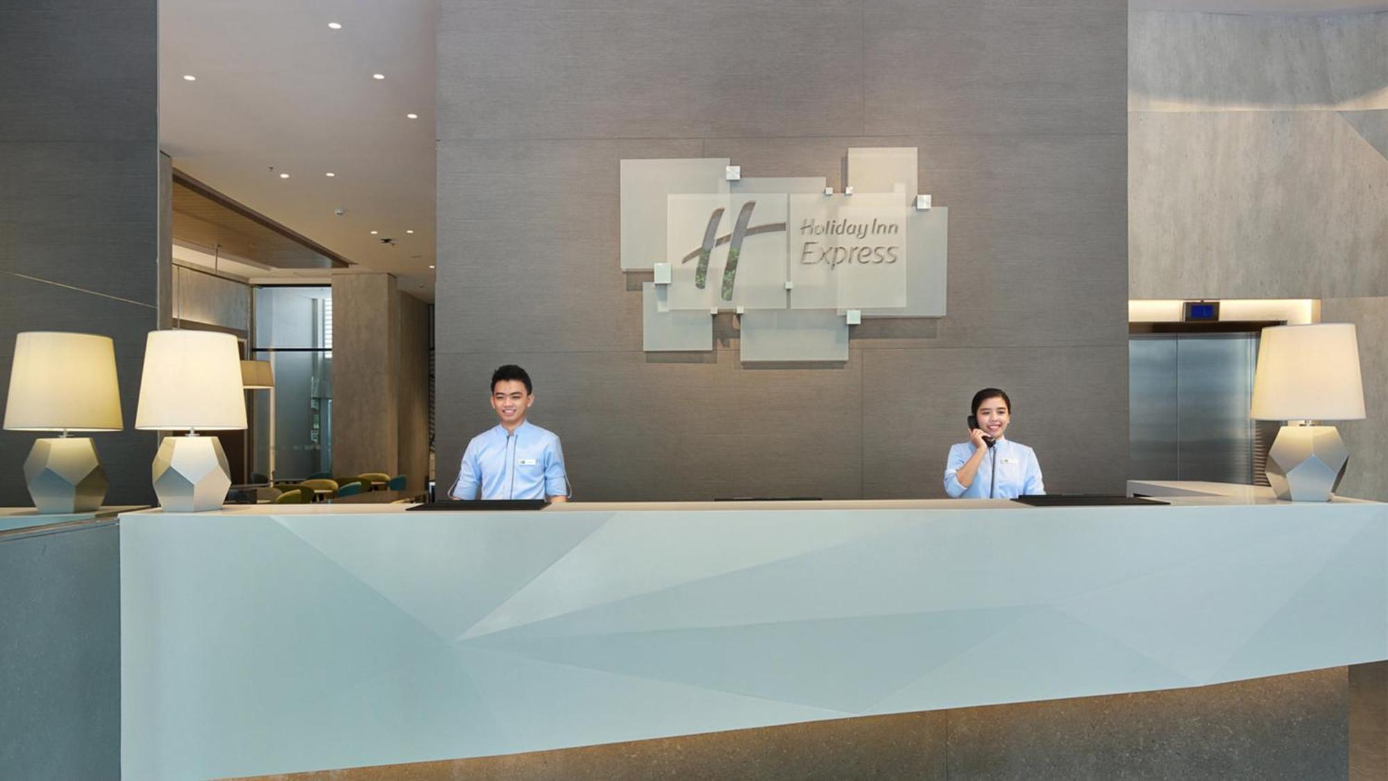Holiday Inn Express Jakarta Wahid Hasyim By Ihg Екстериор снимка