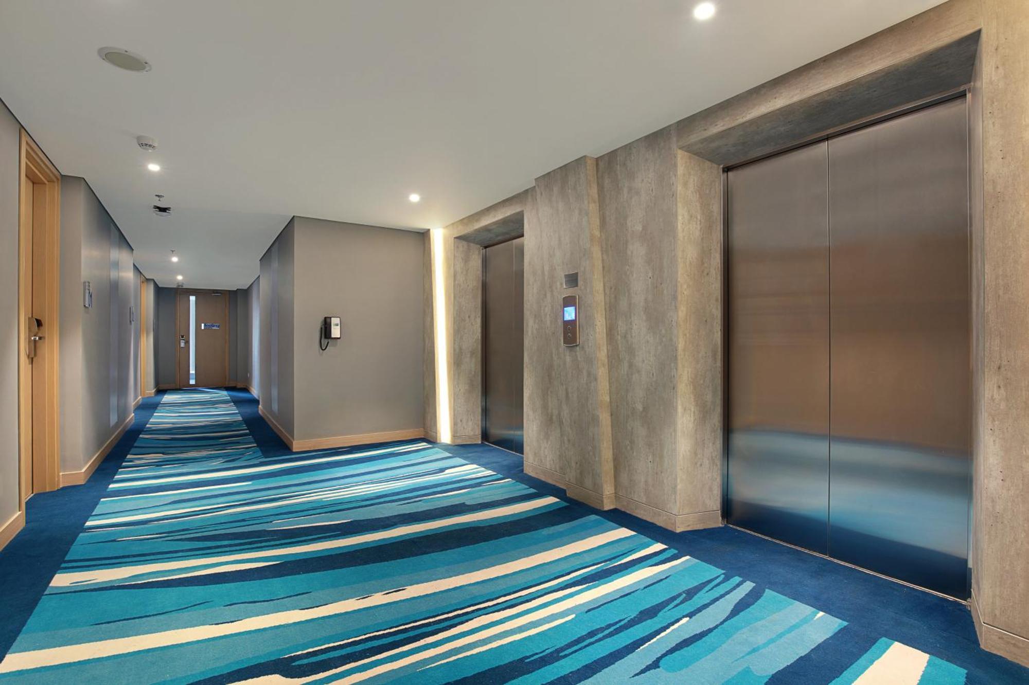 Holiday Inn Express Jakarta Wahid Hasyim By Ihg Екстериор снимка