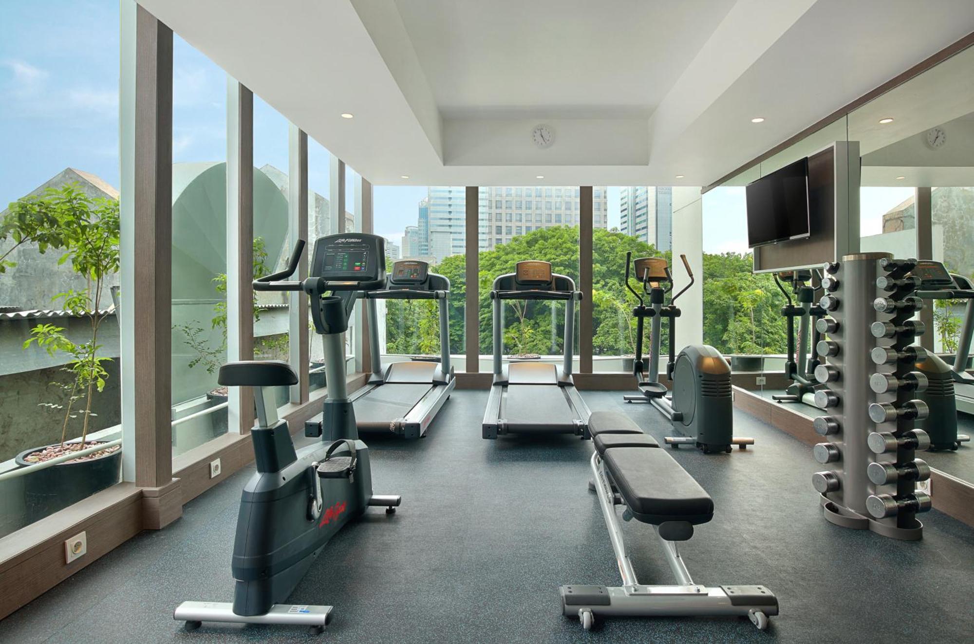Holiday Inn Express Jakarta Wahid Hasyim By Ihg Екстериор снимка