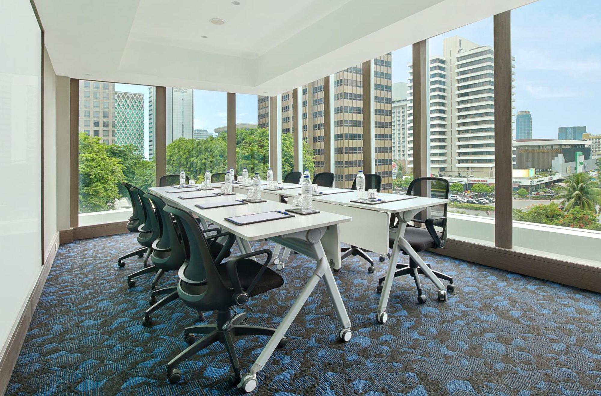 Holiday Inn Express Jakarta Wahid Hasyim By Ihg Екстериор снимка