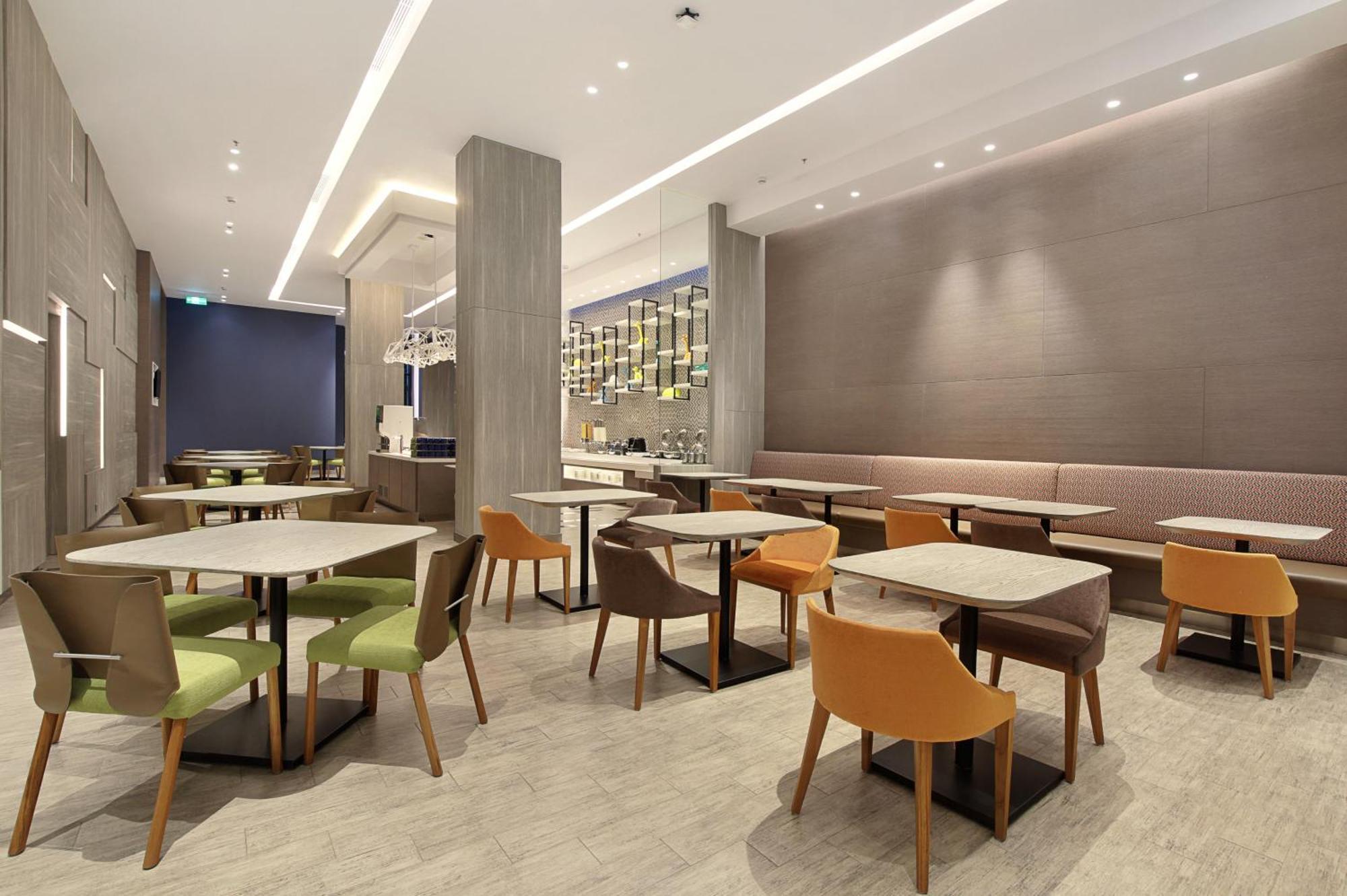 Holiday Inn Express Jakarta Wahid Hasyim By Ihg Екстериор снимка