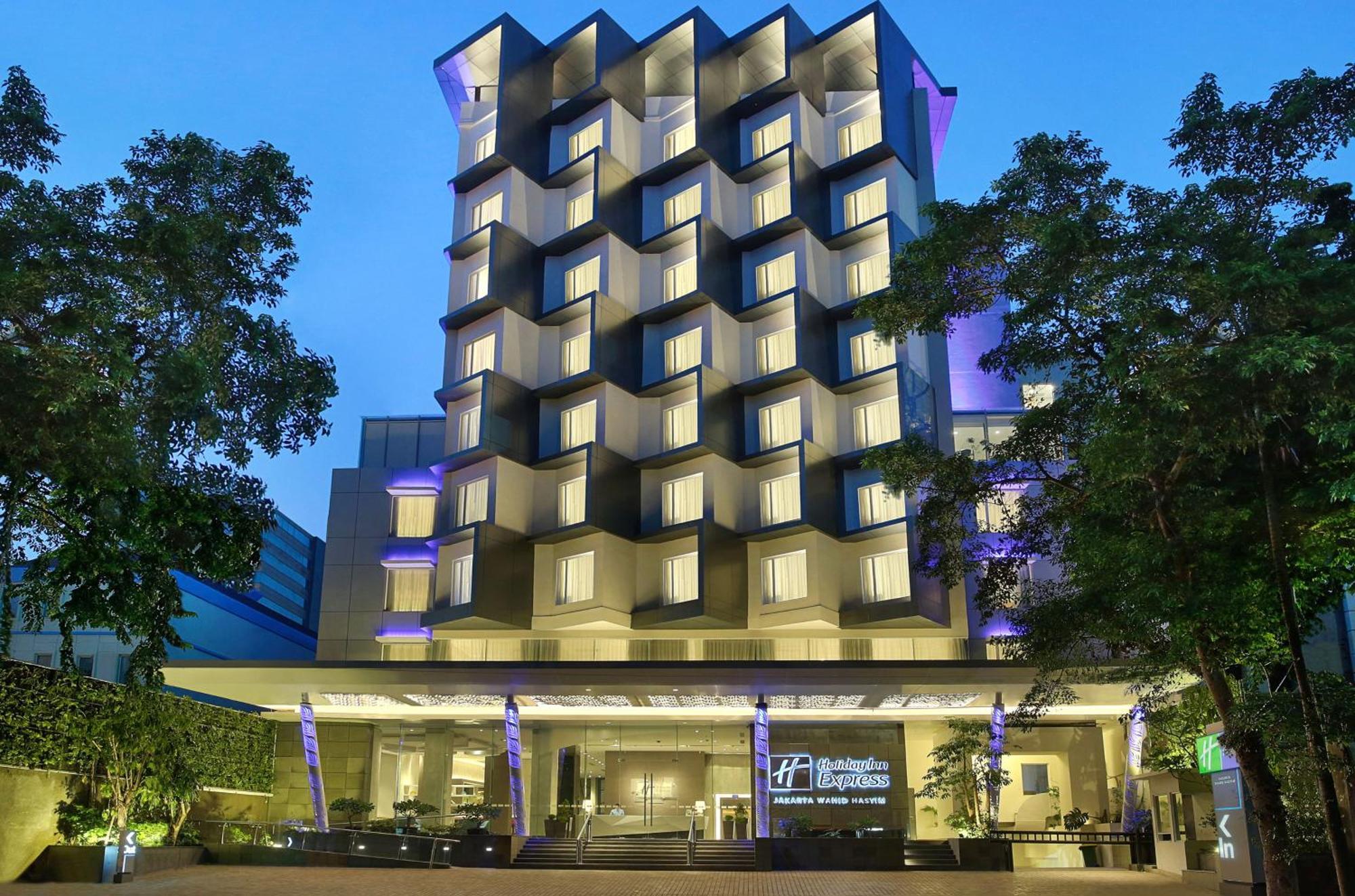 Holiday Inn Express Jakarta Wahid Hasyim, An Ihg Hotel Екстериор снимка