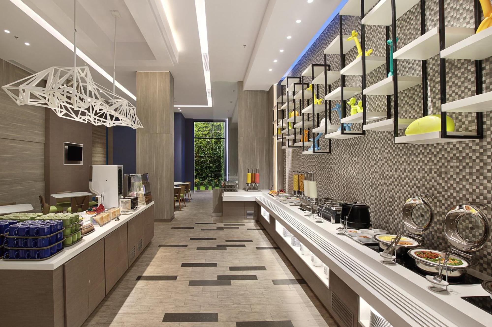 Holiday Inn Express Jakarta Wahid Hasyim By Ihg Екстериор снимка