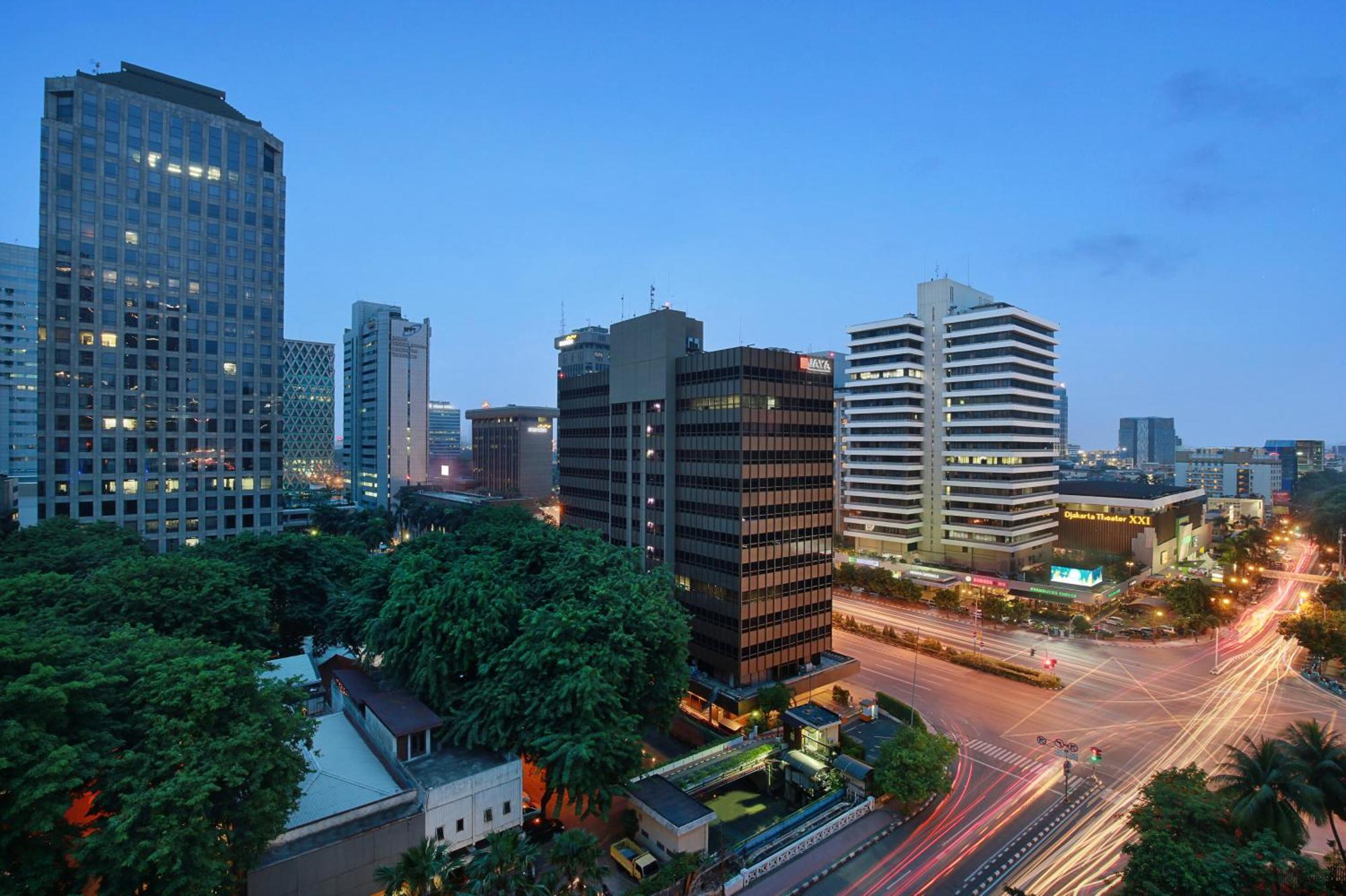 Holiday Inn Express Jakarta Wahid Hasyim By Ihg Екстериор снимка