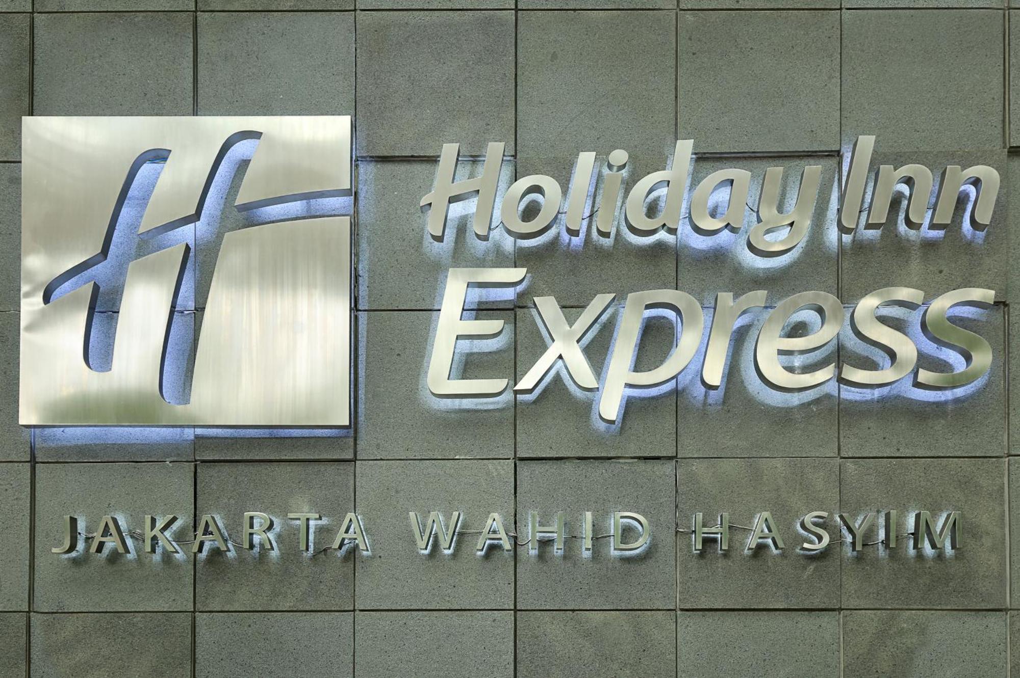 Holiday Inn Express Jakarta Wahid Hasyim, An Ihg Hotel Екстериор снимка