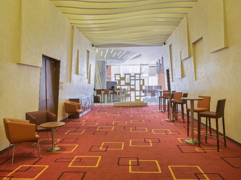 Holiday Inn Express Jakarta Wahid Hasyim By Ihg Екстериор снимка