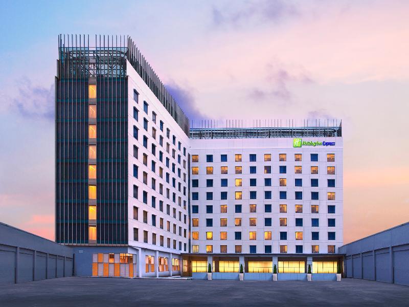 Holiday Inn Express Jakarta Wahid Hasyim By Ihg Екстериор снимка