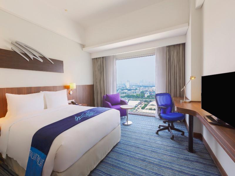 Holiday Inn Express Jakarta Wahid Hasyim, An Ihg Hotel Екстериор снимка